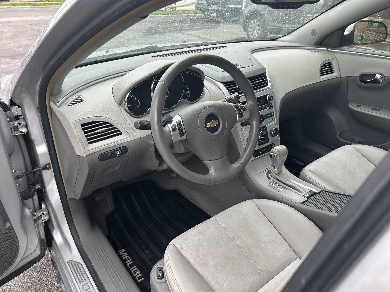 Used 2009 Chevrolet Malibu LT w/ HFV6 Engine Package FWD image 10