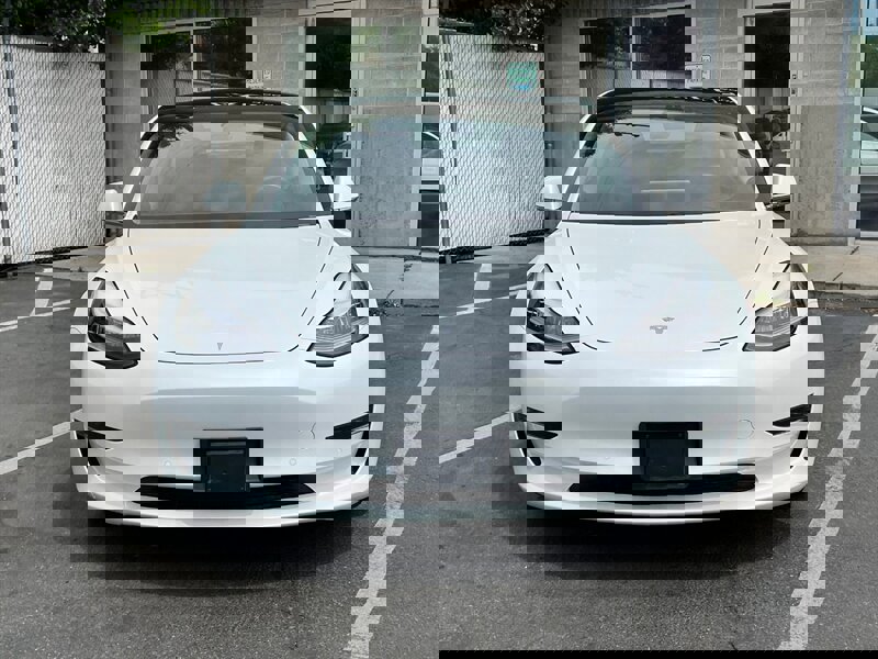 Used 2018 Tesla Model 3 Mid Range RWD image 2