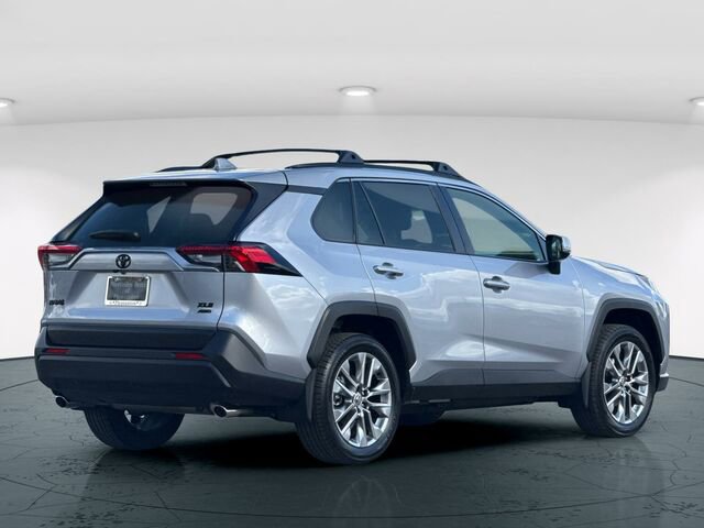 Used 2025 Toyota RAV4 XLE Premium image 7