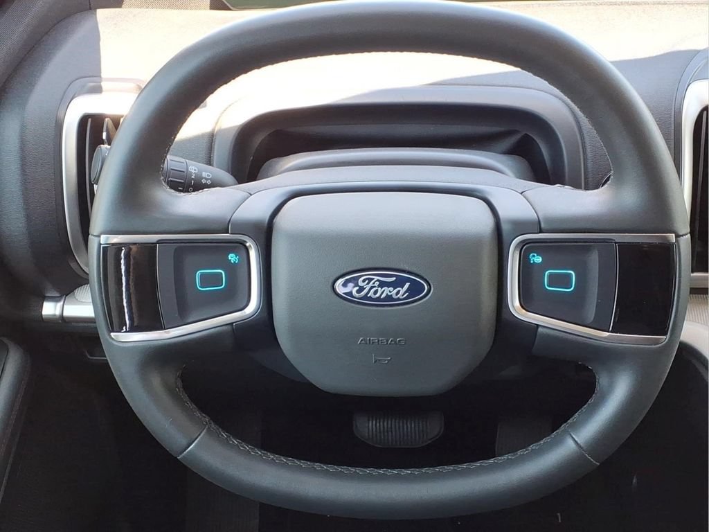 Used 2025 Ford Expedition Active RWD image 21