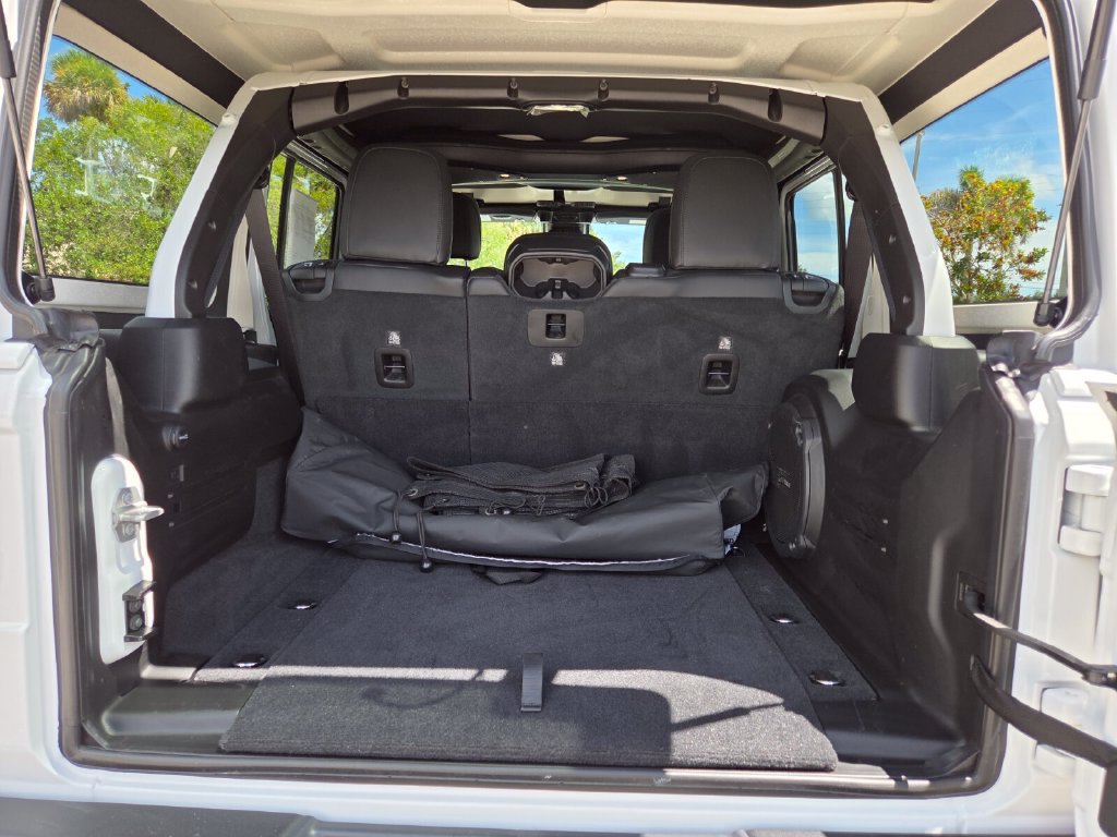 Used 2025 Jeep Wrangler Unlimited Rubicon AWD/4WD image 20
