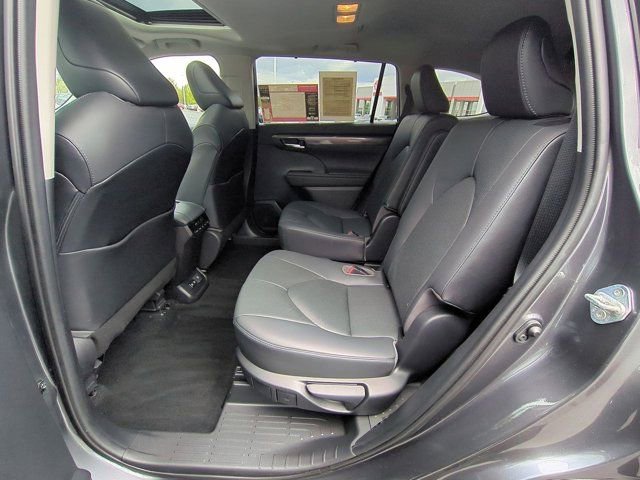 Certified 2020 Toyota Highlander Limited AWD/4WD image 17