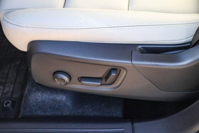 New 2026 Volvo XC40 B5 Plus w/ Protection Package Premier image 19