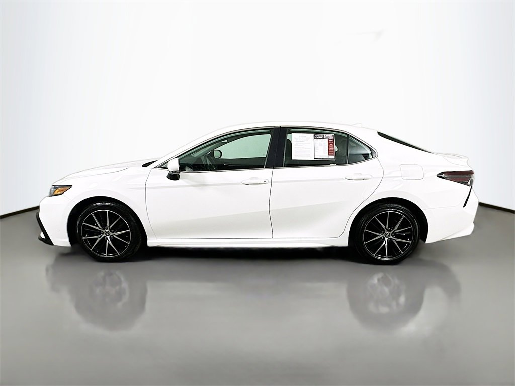 Used 2024 Toyota Camry SE image 5