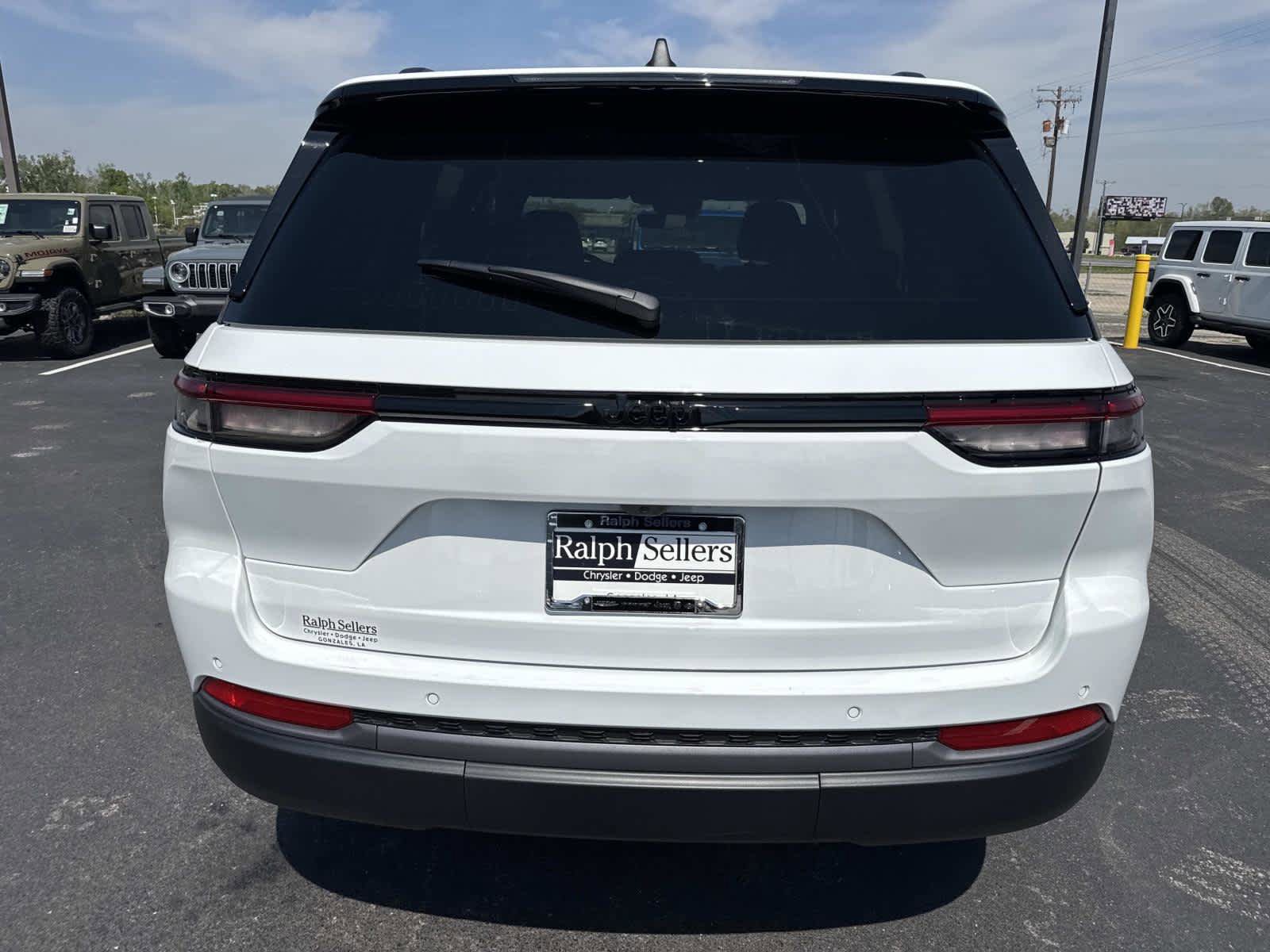 New 2026 Jeep Grand Cherokee Altitude RWD image 5