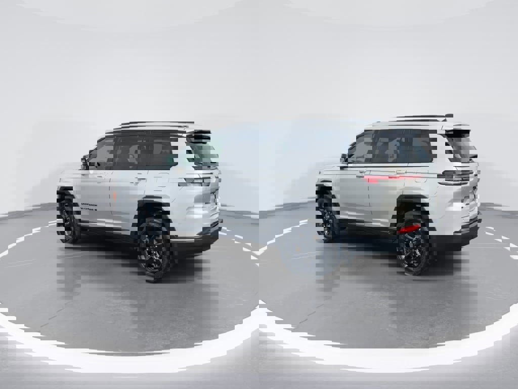 New 2025 Jeep Grand Cherokee L Laredo image 6
