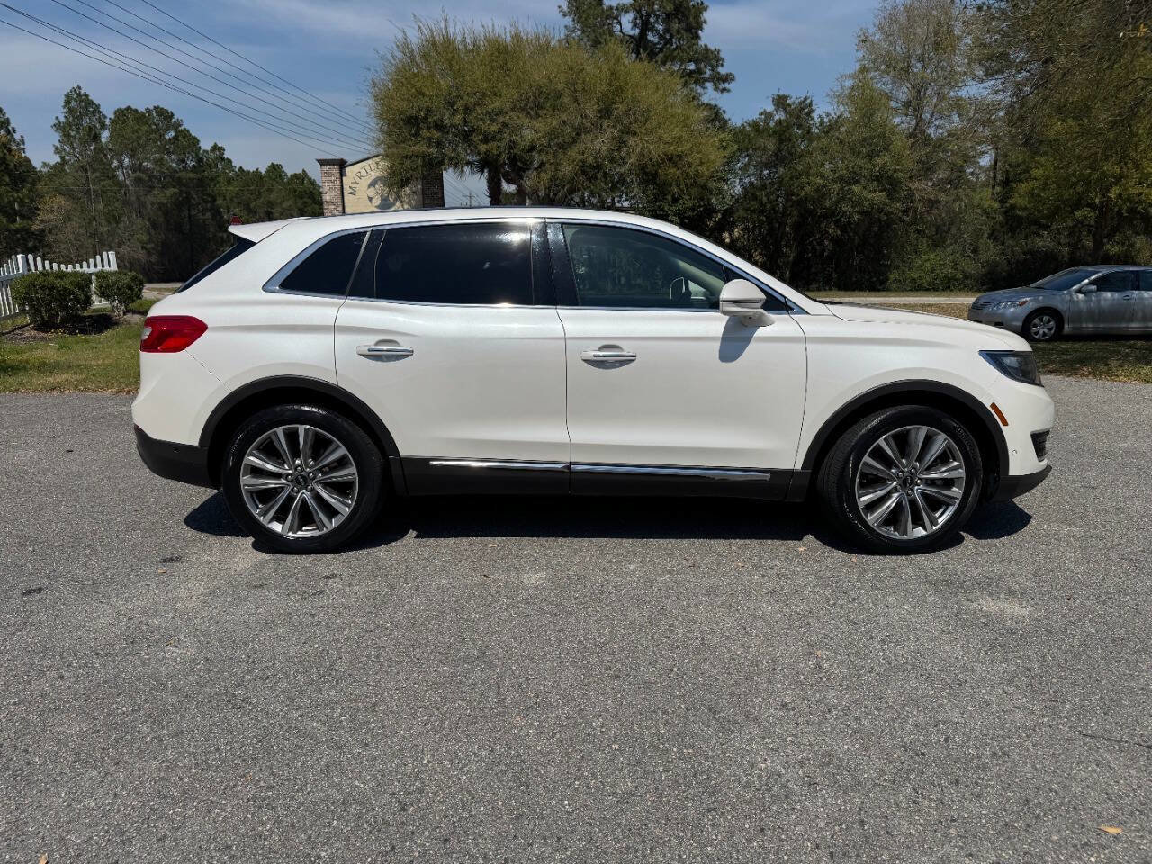 Used 2016 Lincoln MKX Reserve w/ Luxury Package image 7