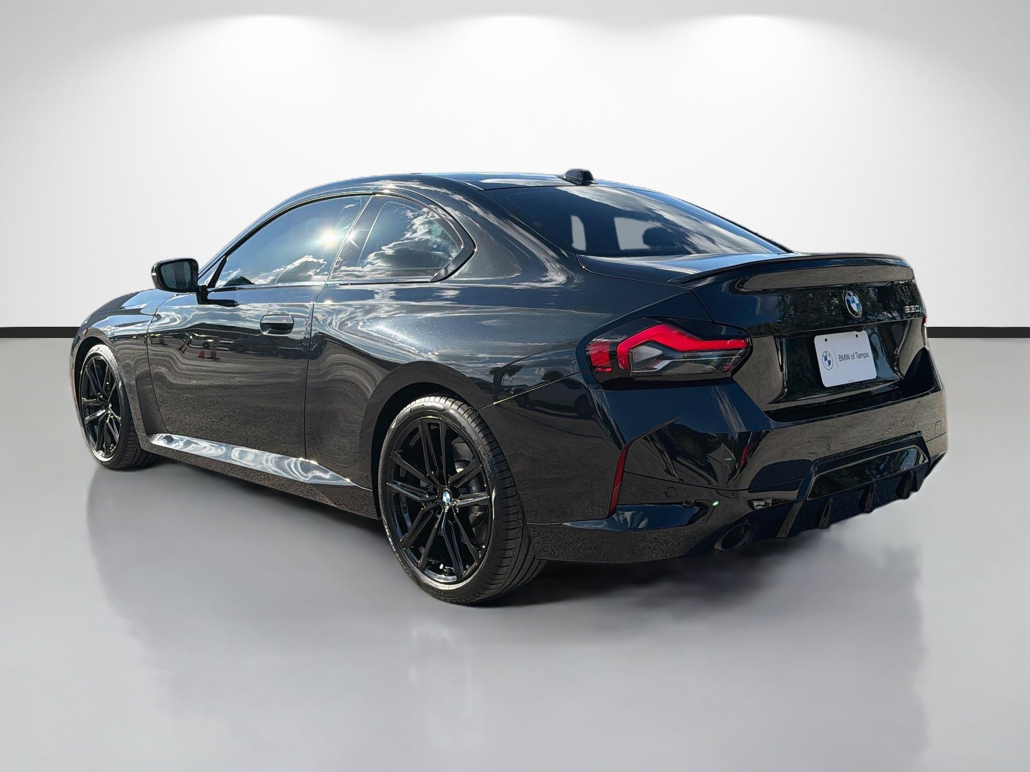 Used 2023 BMW 230i Coupe w/ M Sport Package RWD image 5