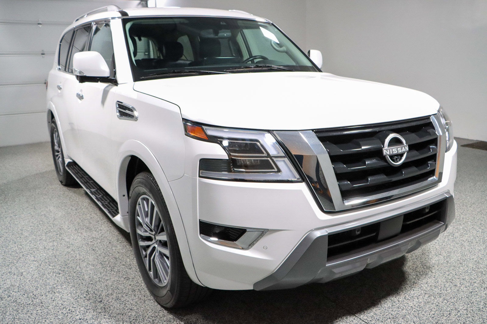 Used 2024 Nissan Armada SL w/ Captain's Chairs Package image 5