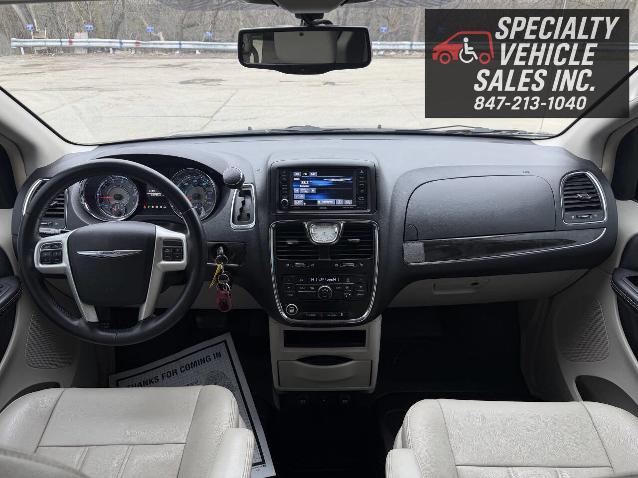 Used 2016 Chrysler Town & Country Touring FWD image 35