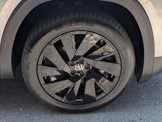Certified 2024 Volkswagen Atlas Cross Sport SE AWD/4WD image 7