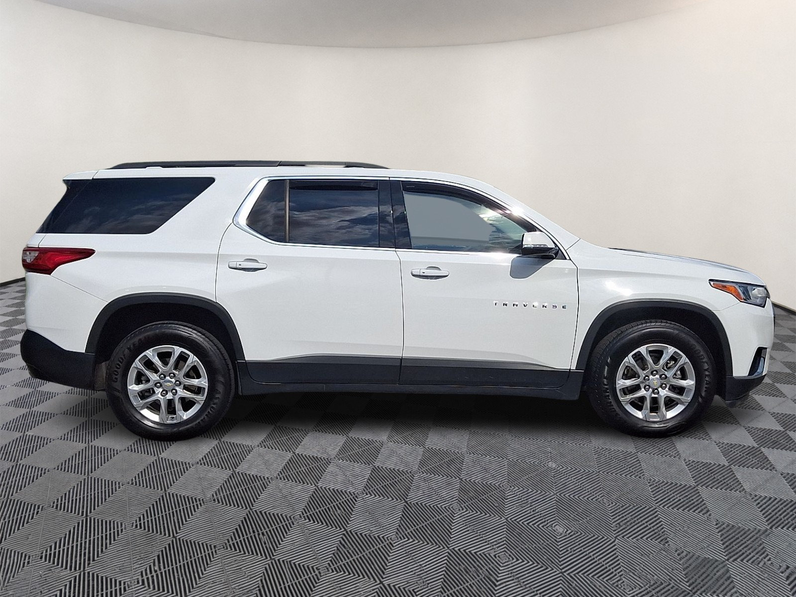 Used 2020 Chevrolet Traverse LT w/ LPO, Floor Liner Package AWD/4WD image 7
