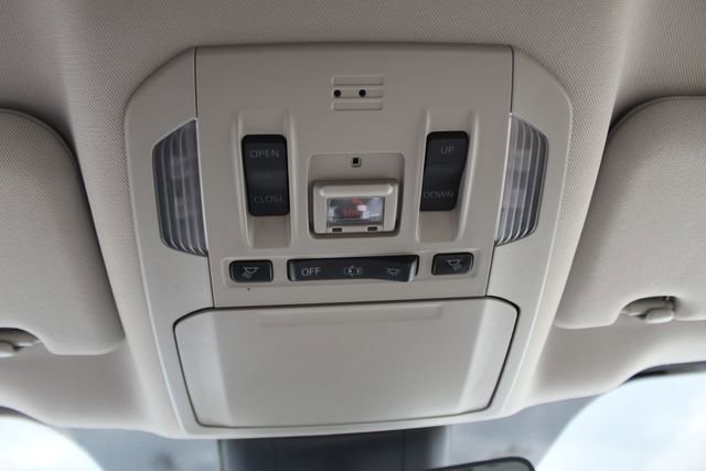 Used 2020 Toyota Highlander Limited image 26