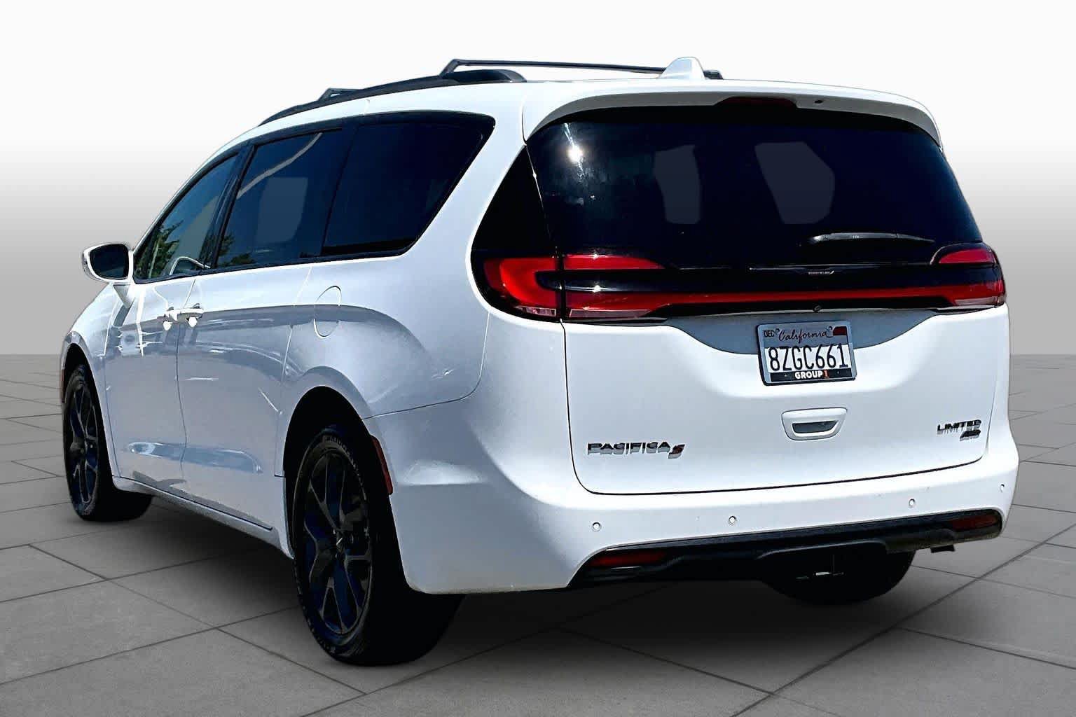 Used 2021 Chrysler Pacifica Limited AWD/4WD image 11