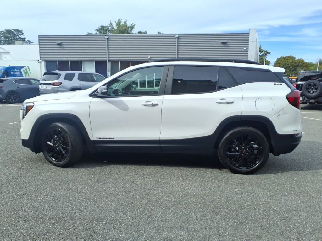 Used 2023 GMC Terrain SLE w/ Driver Convenience Package AWD/4WD image 8