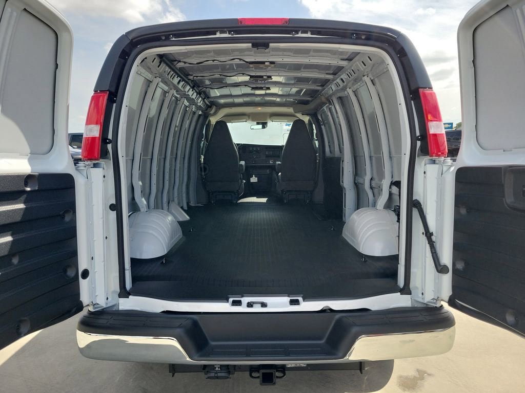 New 2026 Chevrolet Express 3500 Extended RWD image 16