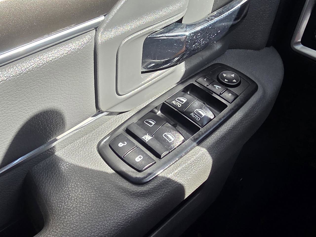 Used 2018 RAM 1500 SLT image 23