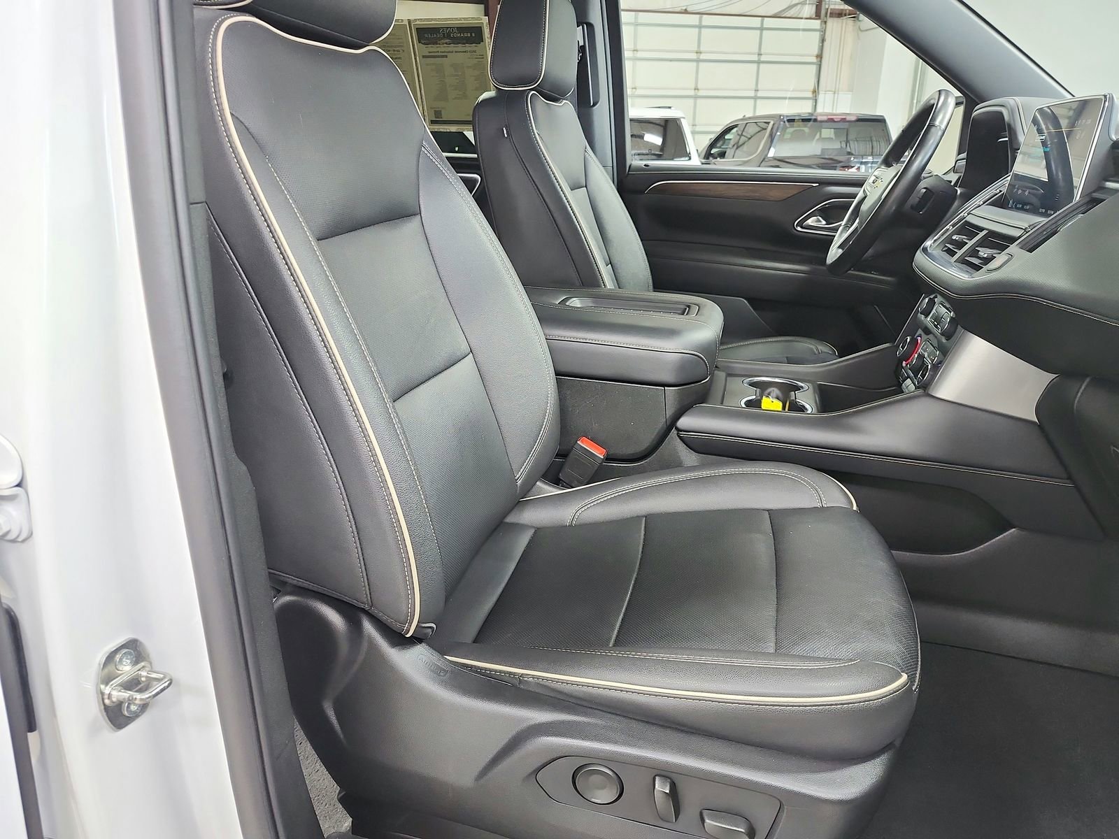 Used 2023 Chevrolet Suburban Premier image 39