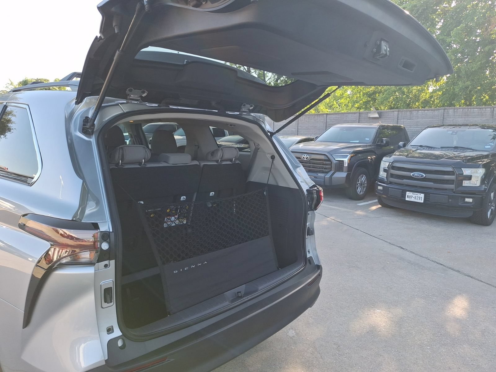 Used 2024 Toyota Sienna LE FWD image 34