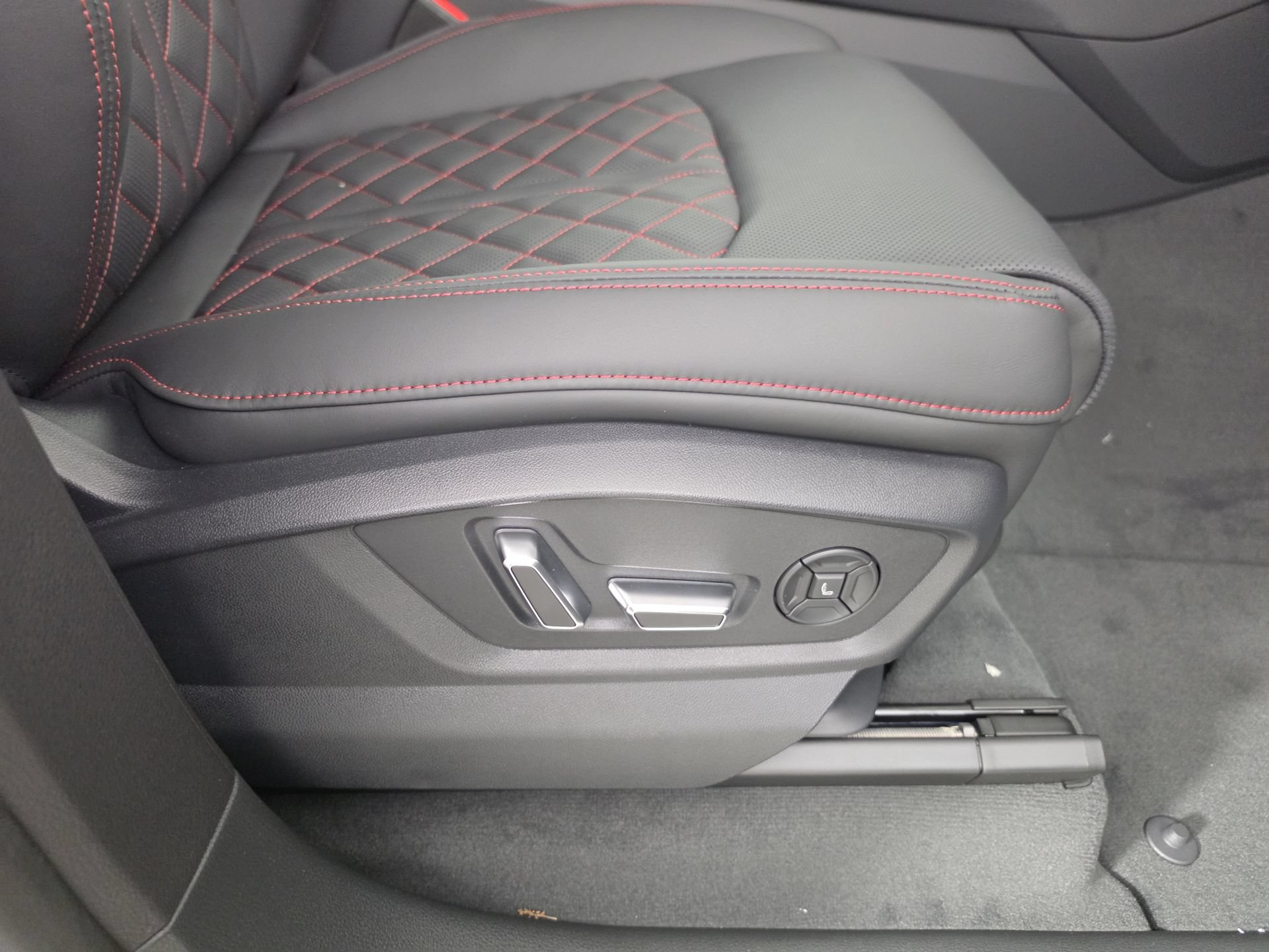 New 2026 Audi SQ8 Prestige AWD/4WD image 42