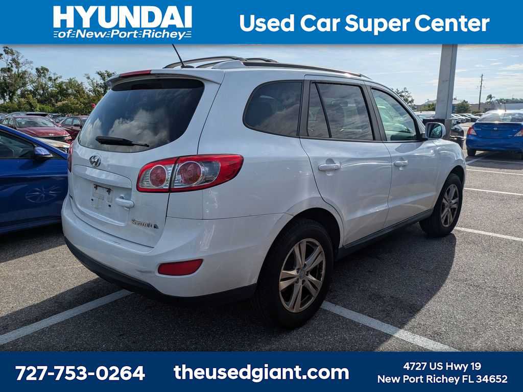 Used 2011 Hyundai Santa Fe SE FWD image 2