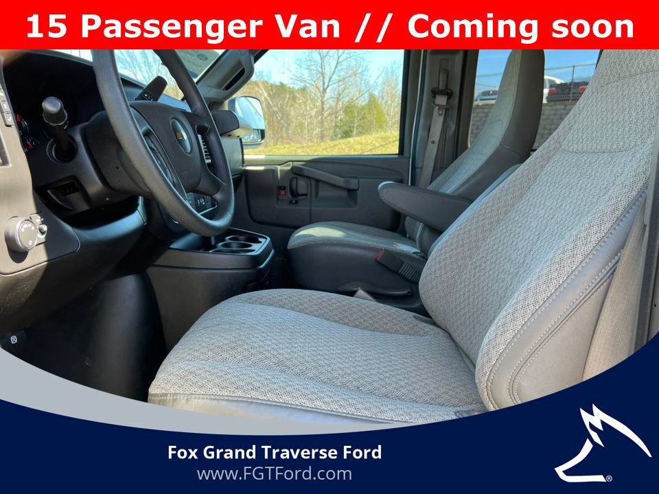 Used 2025 Chevrolet Express 3500 LT w/ LT Preferred Equipment Group RWD image 3