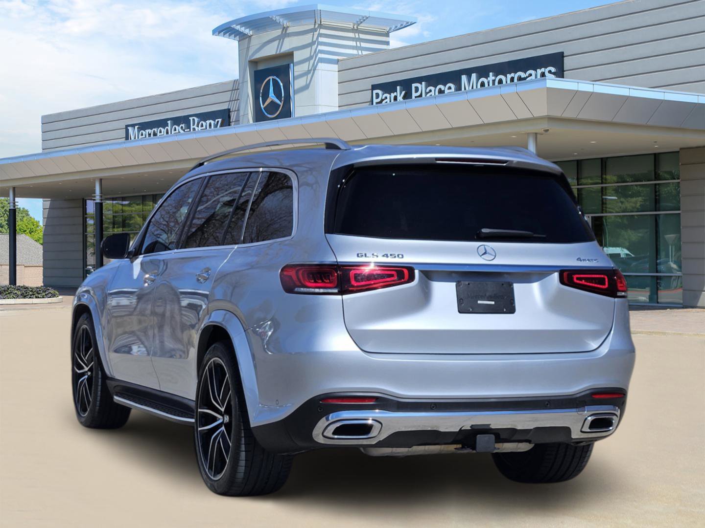 Used 2023 Mercedes-Benz GLS 450 4MATIC image 4