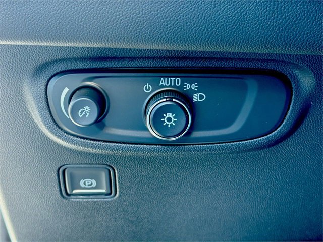 Used 2024 GMC Terrain SLE image 34