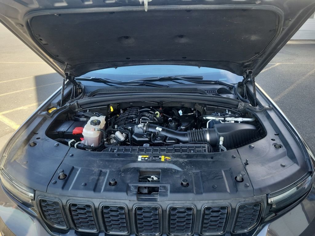 Used 2024 Jeep Grand Cherokee Altitude image 24