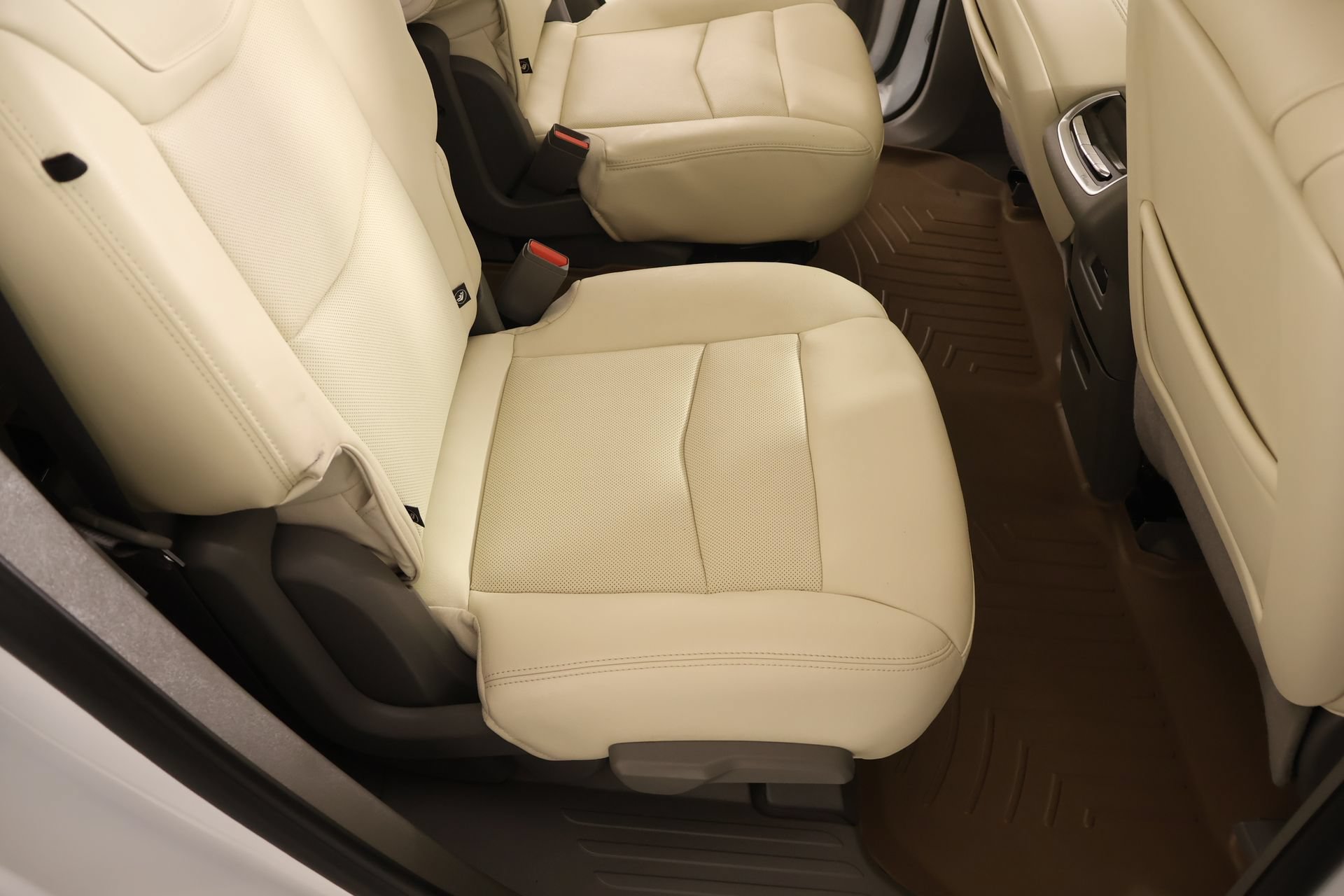 Used 2025 Cadillac XT6 Premium Luxury w/ Technology Package FWD image 16