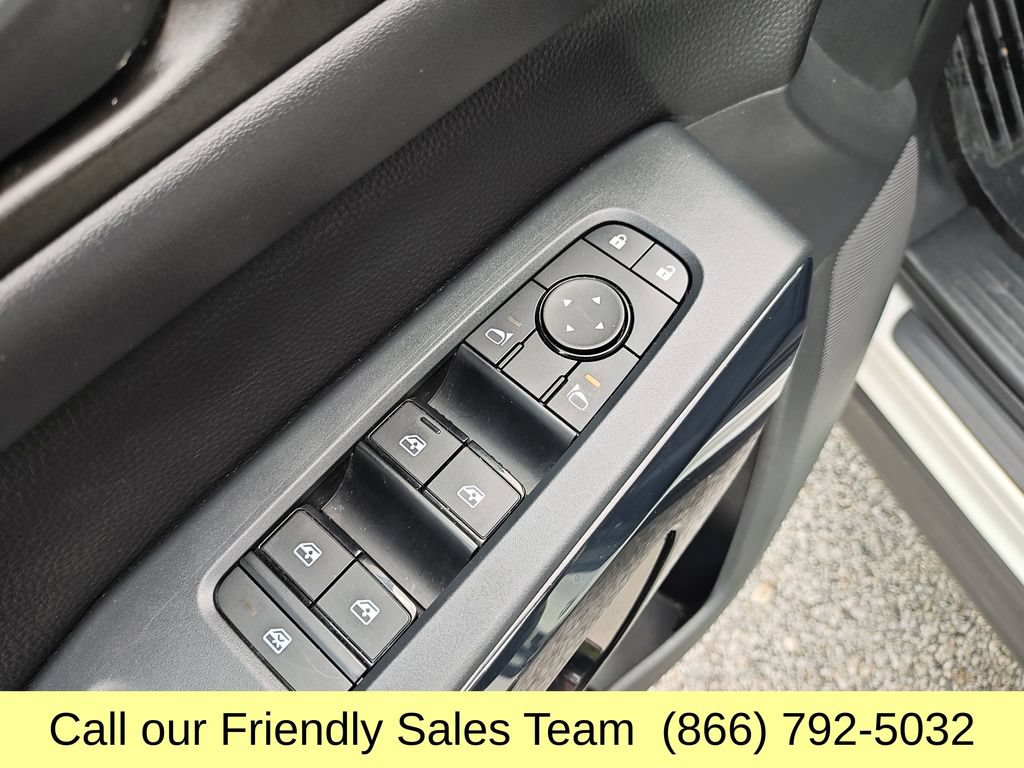 Used 2025 Nissan Pathfinder SV AWD/4WD image 12