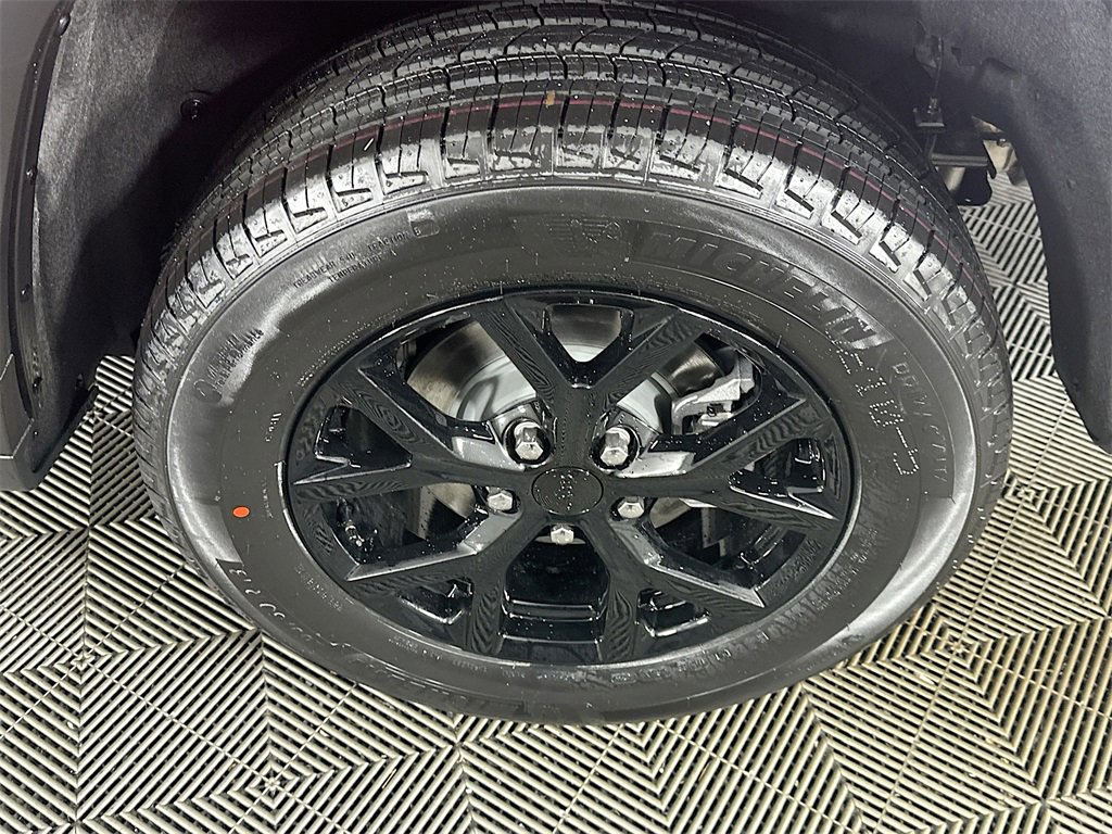 New 2025 Jeep Grand Cherokee Altitude image 16