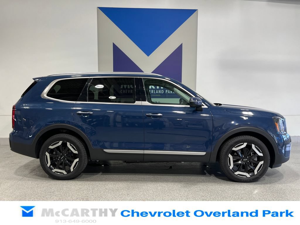 Used 2025 Kia Telluride S FWD image 4