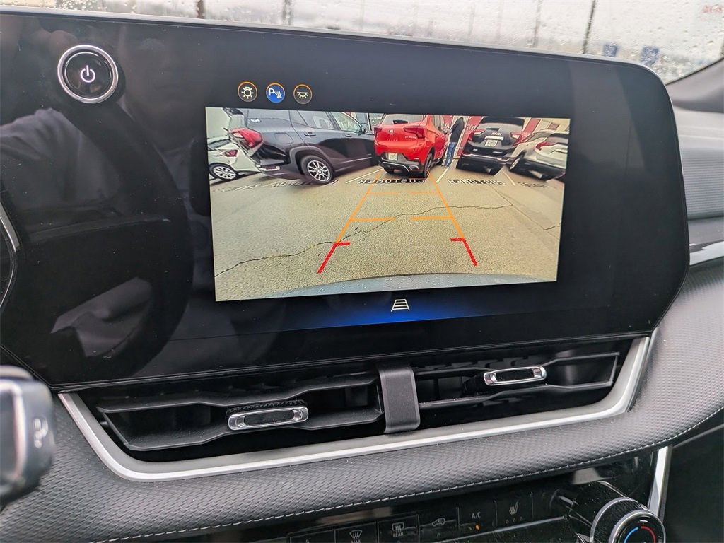 Used 2025 Chevrolet Equinox LT image 19