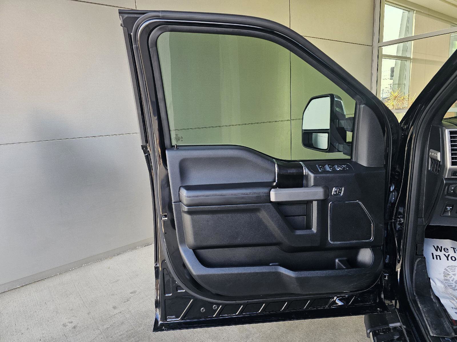Used 2018 Ford F150 Platinum w/ Equipment Group 701A Luxury AWD/4WD image 18