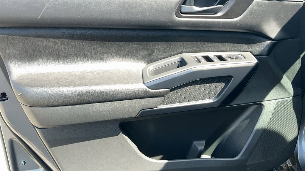 Used 2024 Nissan Pathfinder SV image 12