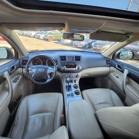 Used 2012 Toyota Highlander SE w/ Tow Pkg AWD/4WD image 19