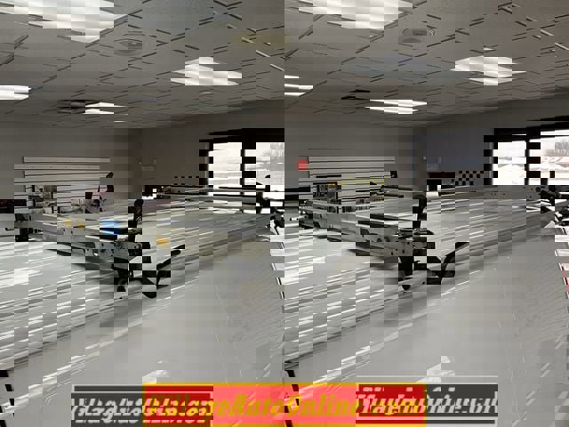 Used 2018 Chevrolet Express 2500 w/ Driver Convenience Package image 10