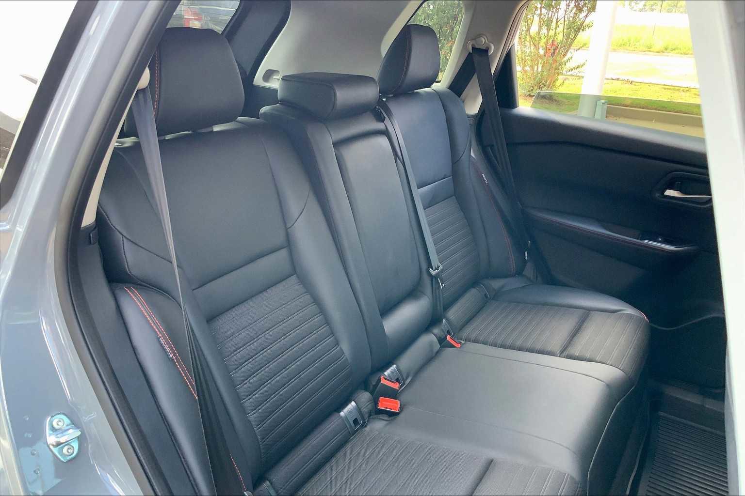 Certified 2025 Nissan Rogue SV image 18