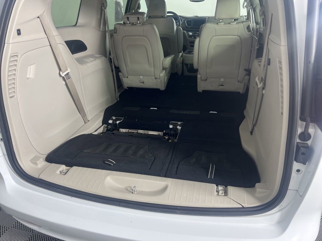 Used 2021 Chrysler Voyager Lxi image 13