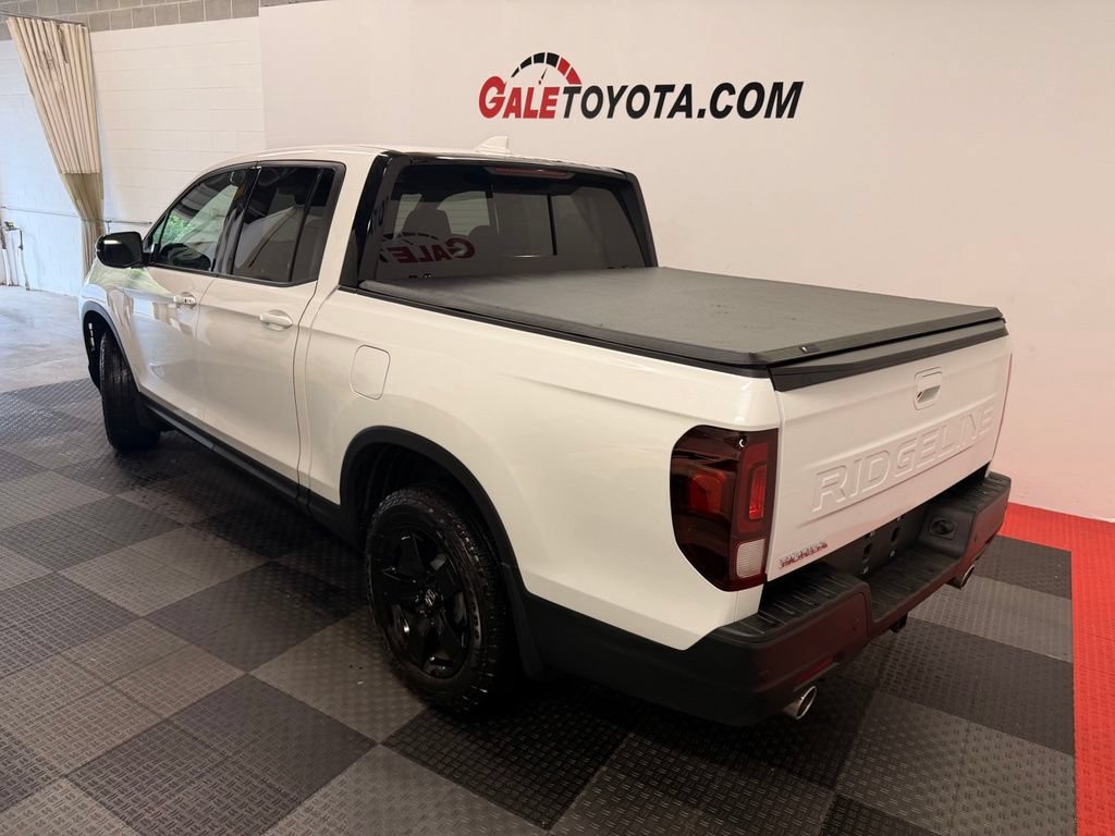 Used 2025 Honda Ridgeline Black Edition image 10