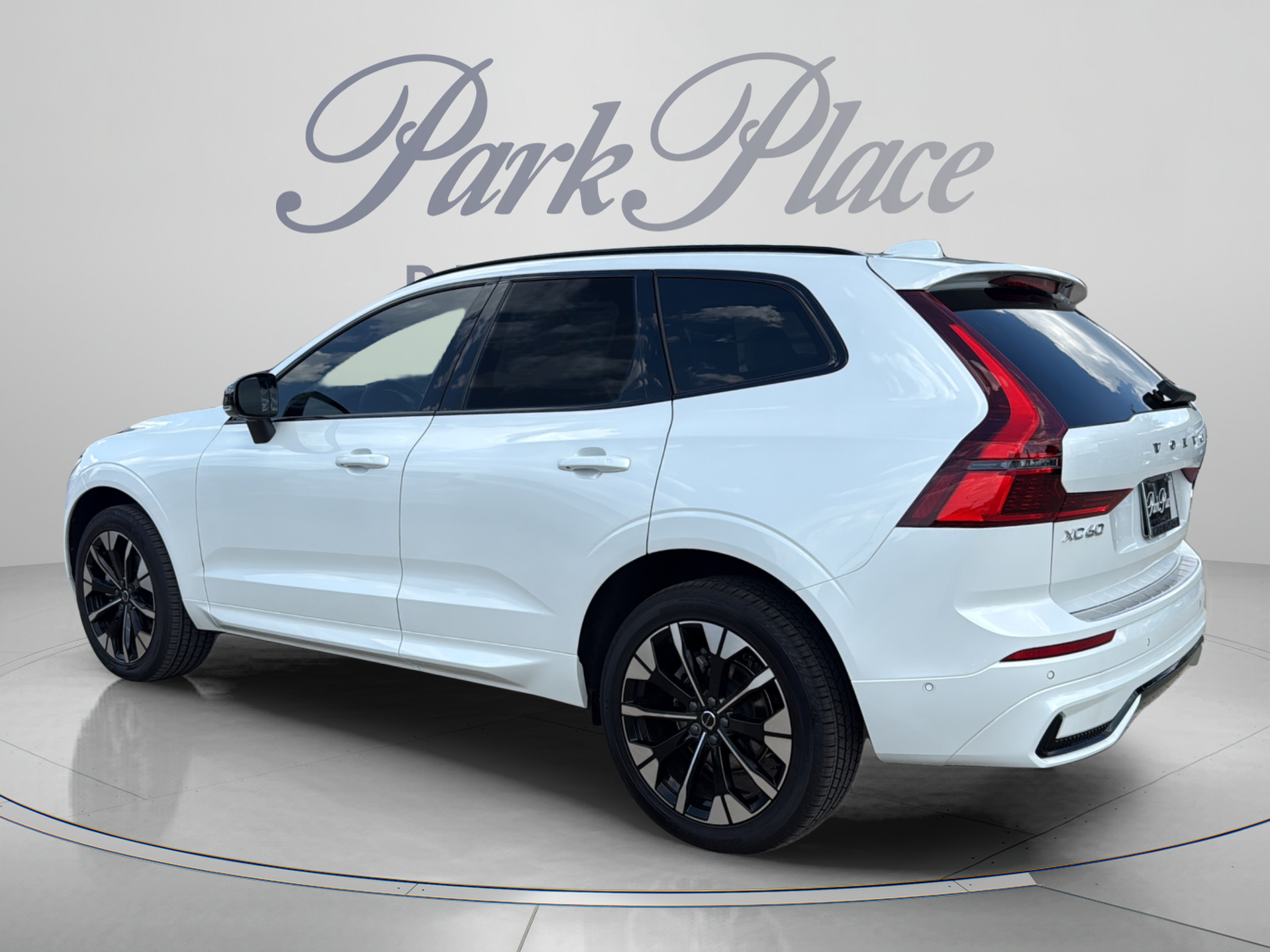 Used 2026 Volvo XC60 B5 Plus w/ Protection Package Premier AWD/4WD image 3