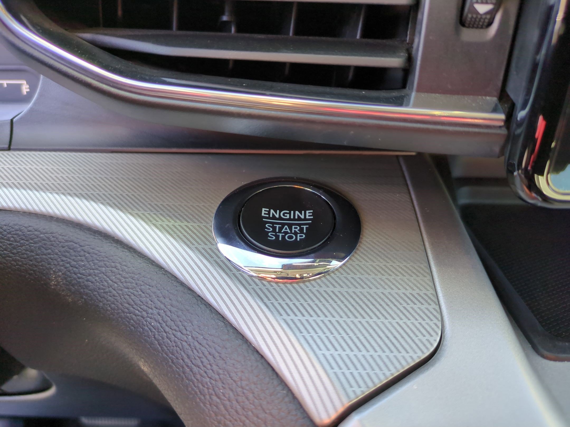 Used 2022 Ford Explorer XLT w/ Equipment Group 202A image 19