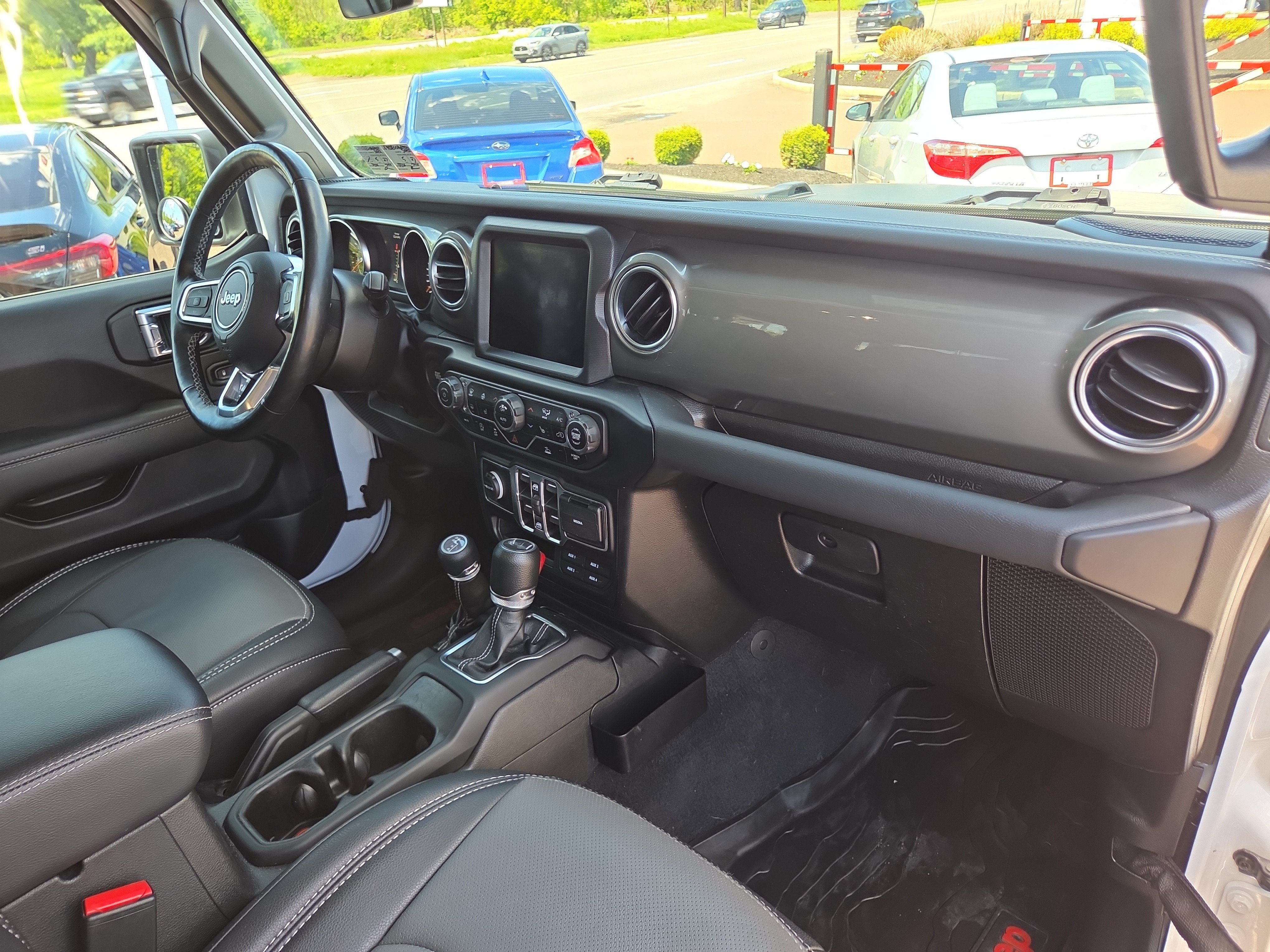 Used 2022 Jeep Wrangler Unlimited Sahara w/ Cold Weather Group AWD/4WD image 17