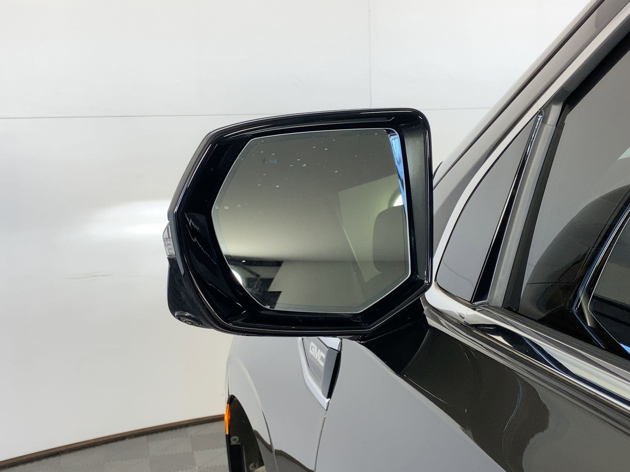 Used 2021 GMC Yukon Denali w/ Denali Premium Package image 18