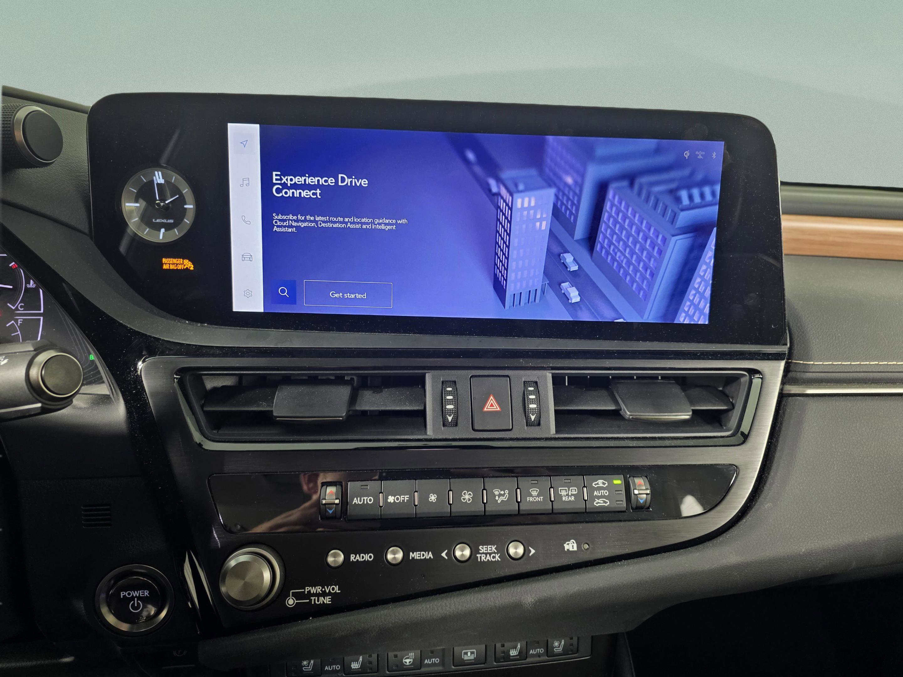 Certified 2025 Lexus ES 300h w/ Technology Package image 17