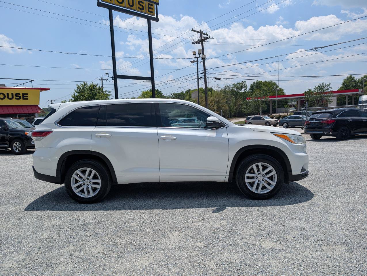 Used 2014 Toyota Highlander LE FWD image 5