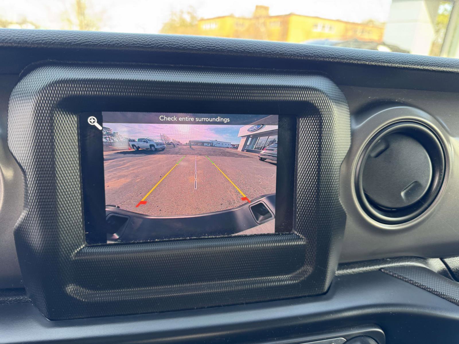 Used 2022 Jeep Gladiator Sport image 33