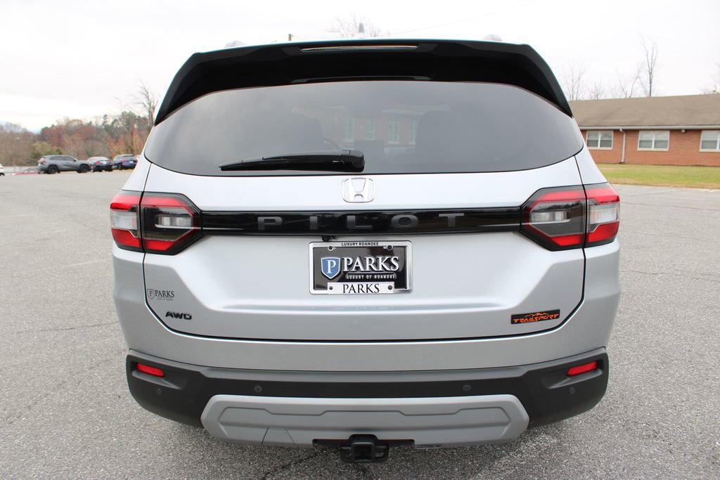 Used 2025 Honda Pilot TrailSport image 8