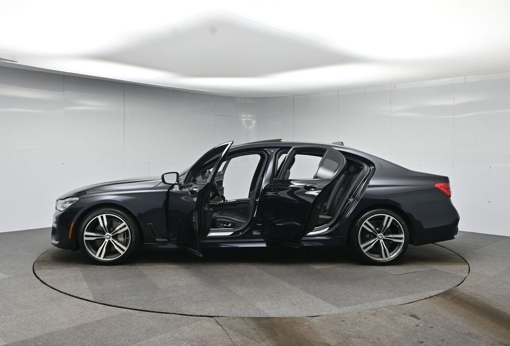 Used 2019 BMW 750i image 61